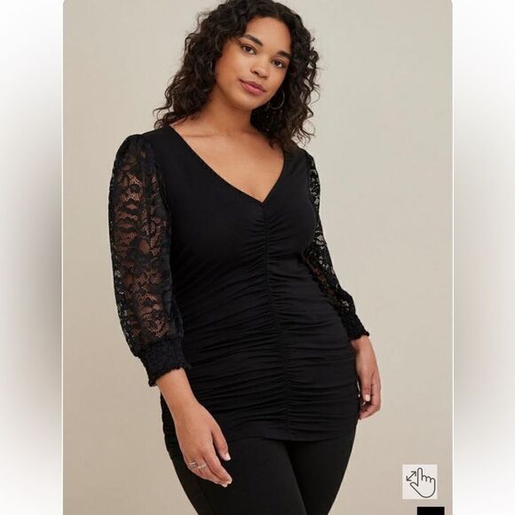 Torrid LACE V-NECK RUCHED FRONT LONG SLEEVE TOP size 1 NWT - Picture 1 of 7